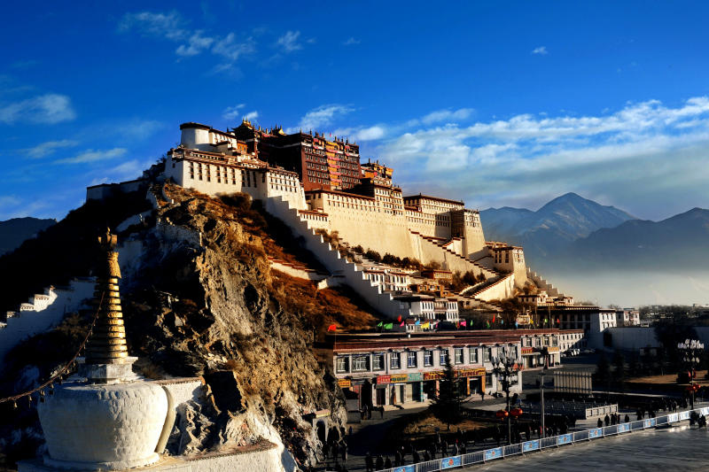 thanh-dia-lhasa-linh-thieng-tay-tang-01-1707480662